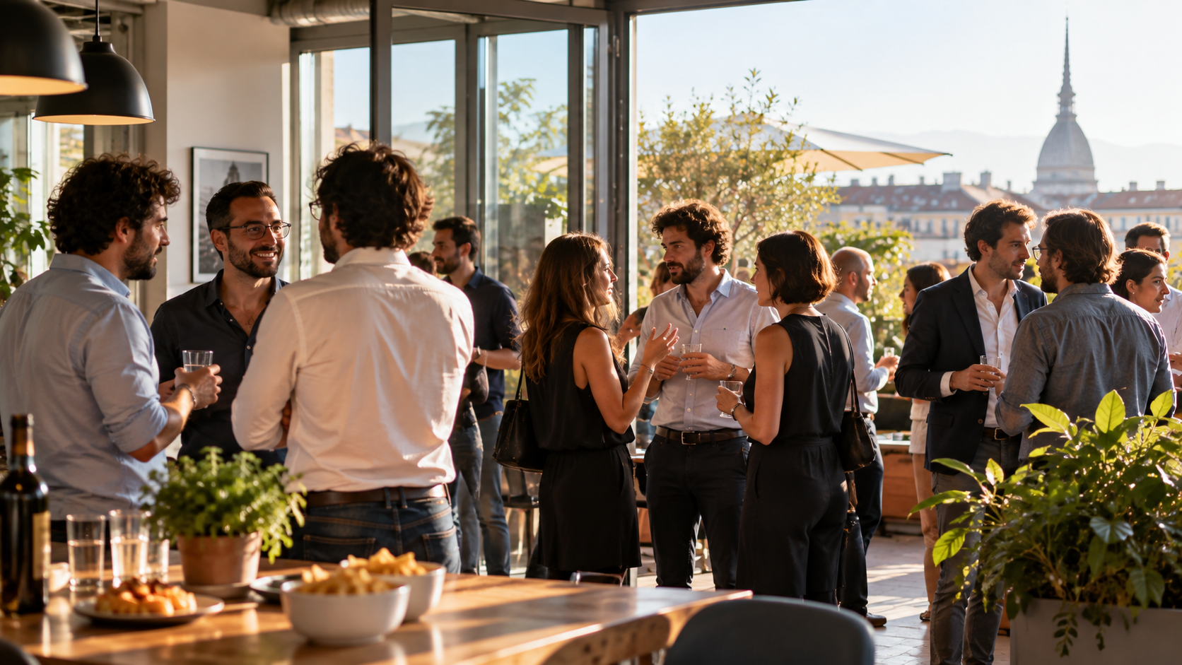 Incontro informale tra professionisti durante l&rsquo;inaugurazione di uno spazio di coworking a Torino nel 2014
