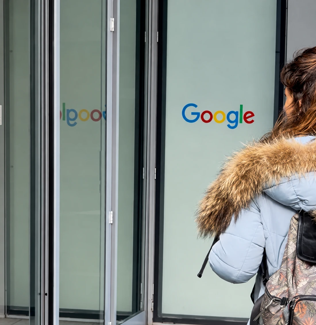 Dettaglio dell&rsquo;ingresso Google a Milano durante la visita del team Redomino