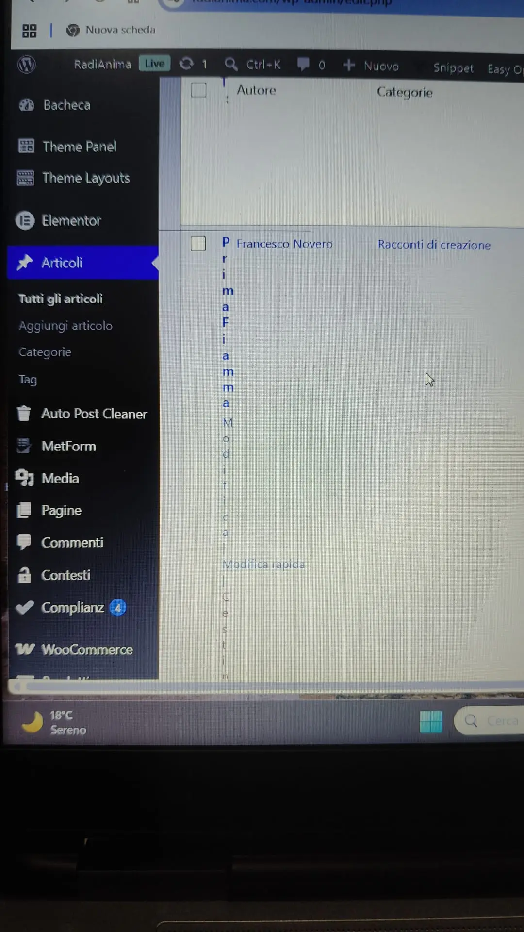 Schermata reale dell&rsquo;elenco Articoli WordPress: la colonna del titolo &egrave; troppo stretta e le parole si leggono in verticale.